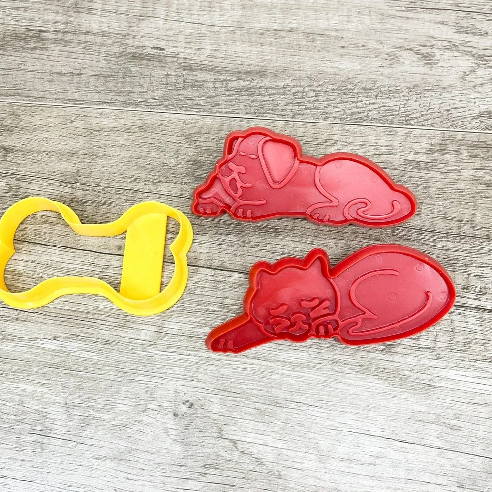 Vintage Cat and Dog Cookie Cutters, Chilton Baking Accessories
